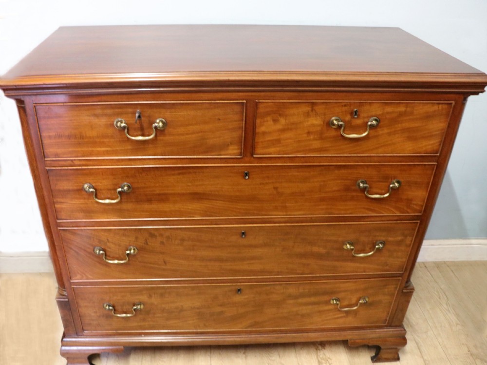 An absolutely delightful early 19th century mahogany chest of drawers. View II