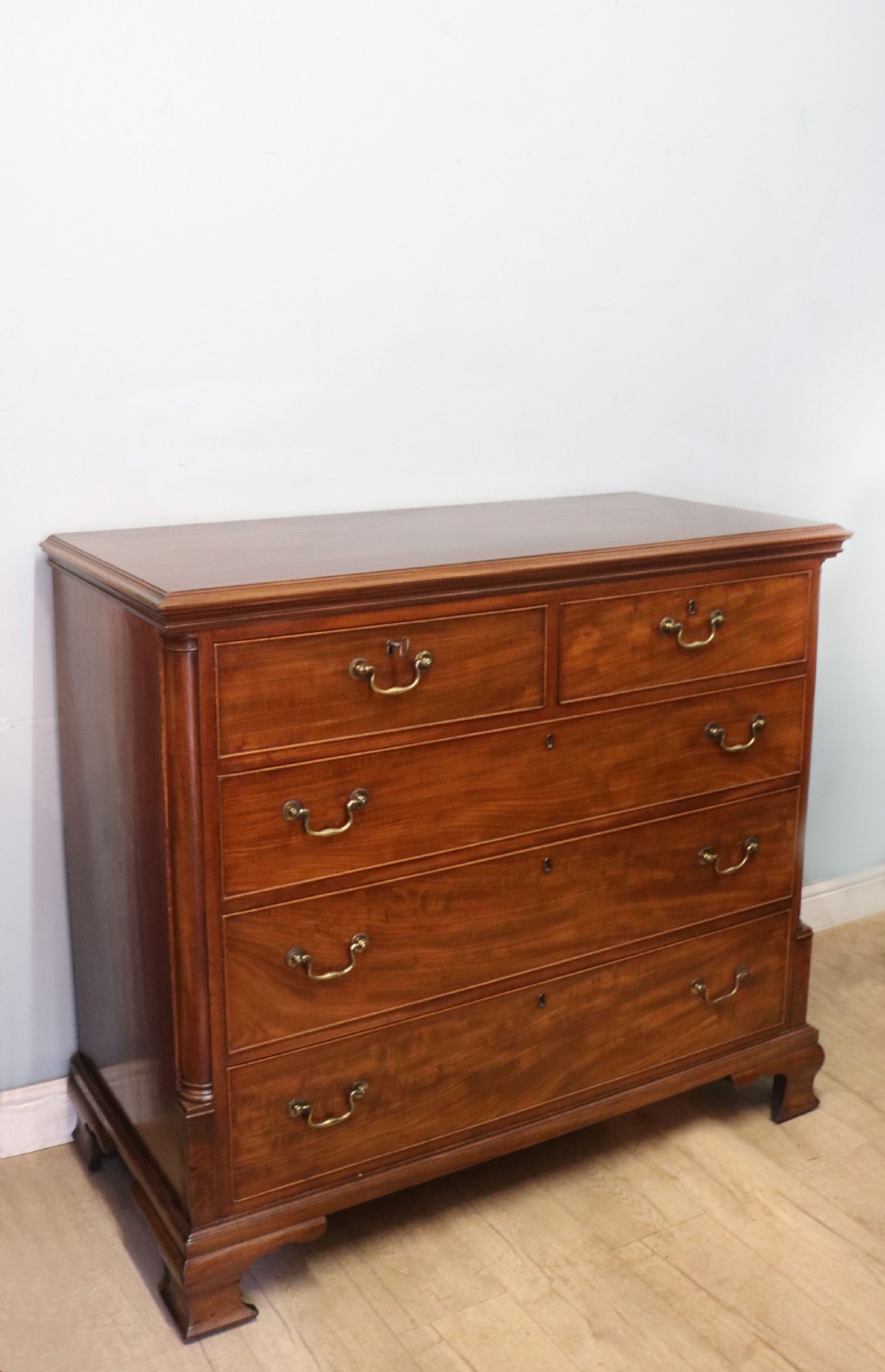 An absolutely delightful early 19th century mahogany chest of drawers. View III