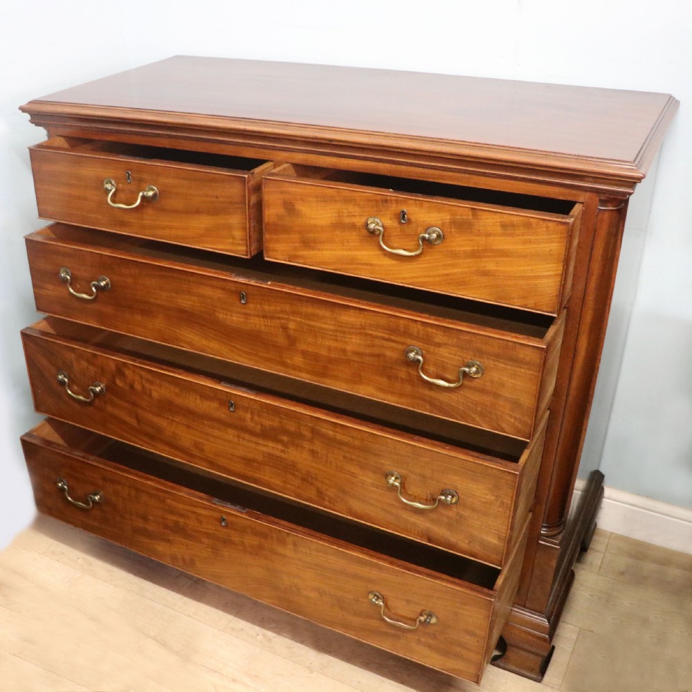 An absolutely delightful early 19th century mahogany chest of drawers. View IV