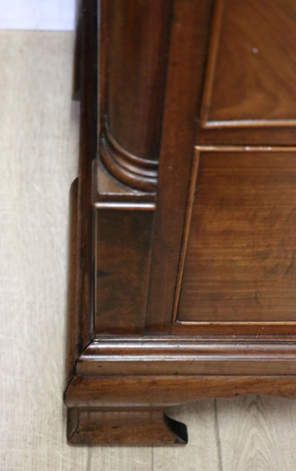 An absolutely delightful early 19th century mahogany chest of drawers. View VIII