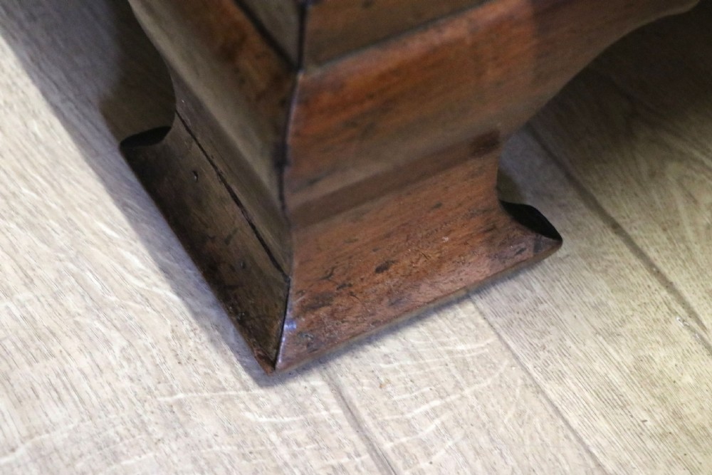 An absolutely delightful early 19th century mahogany chest of drawers. View X
