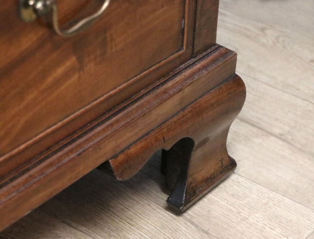 An absolutely delightful early 19th century mahogany chest of drawers. View XIV