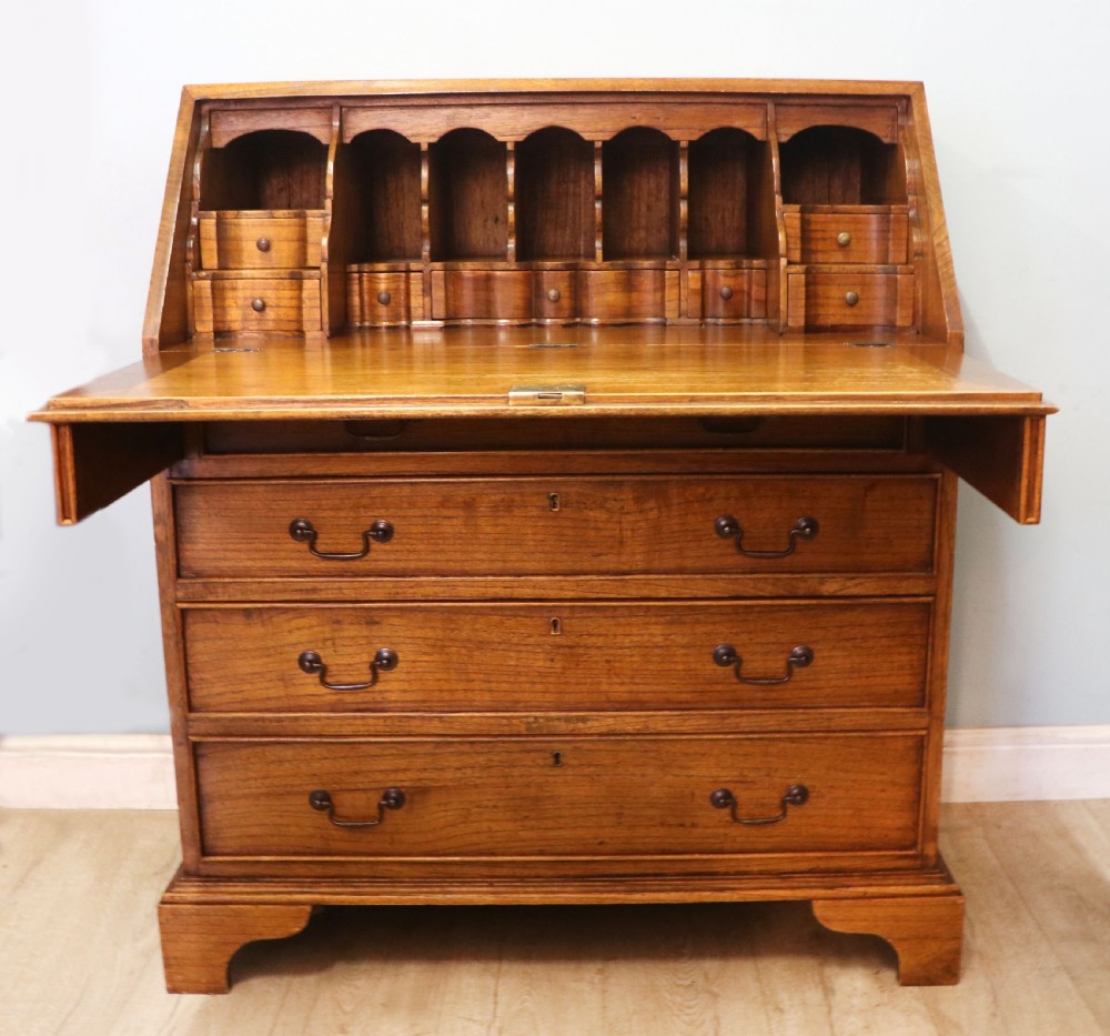 Quality British oak! A lovely Georgian oak bureau. View II