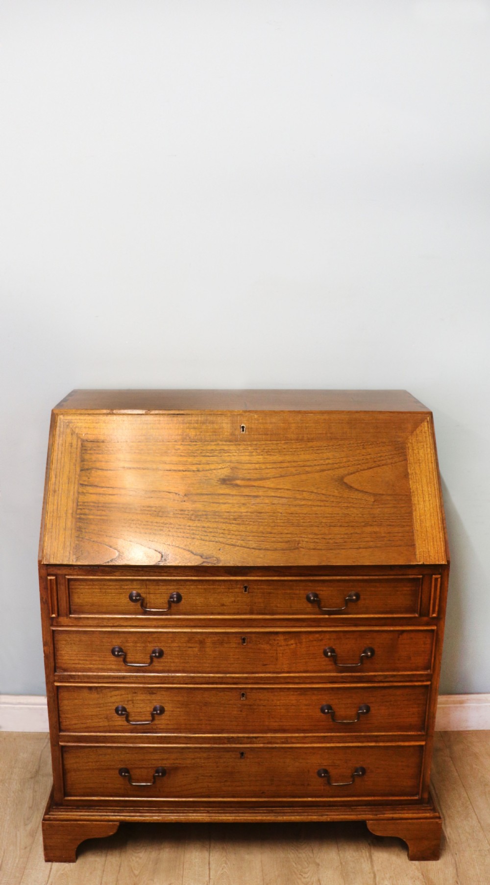 Quality British oak! A lovely Georgian oak bureau. View V
