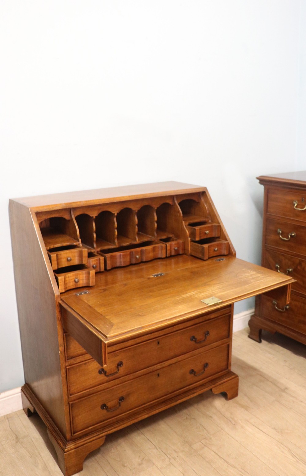 Quality British oak! A lovely Georgian oak bureau. View VI