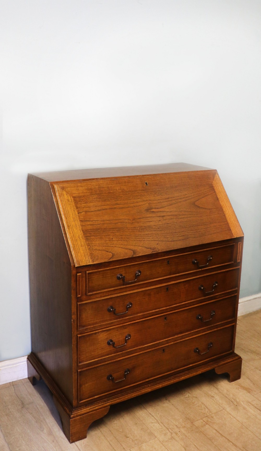 Quality British oak! A lovely Georgian oak bureau. View IX
