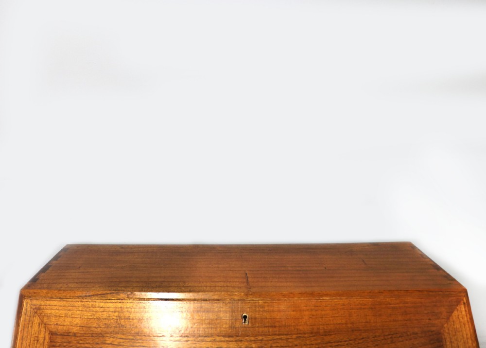 Quality British oak! A lovely Georgian oak bureau. View XI