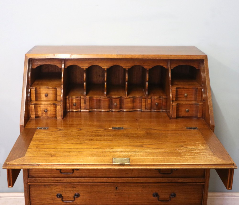 Quality British oak! A lovely Georgian oak bureau. View XIX