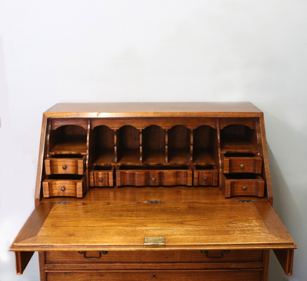 Quality British oak! A lovely Georgian oak bureau. View XXI