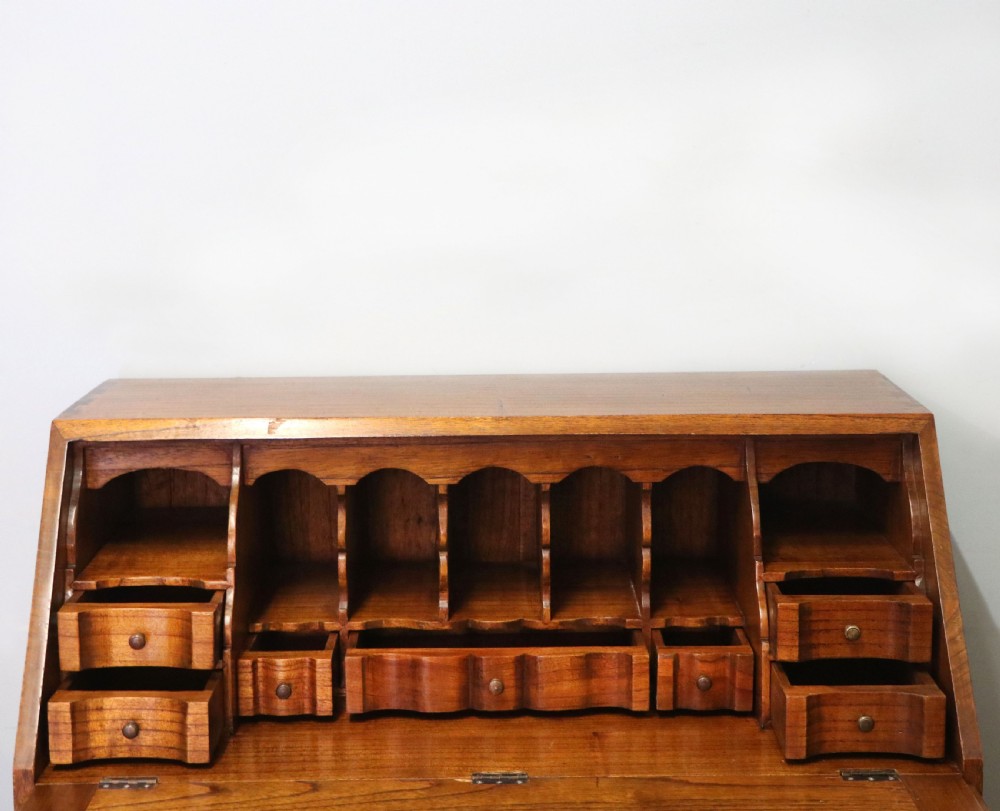 Quality British oak! A lovely Georgian oak bureau. View XXII