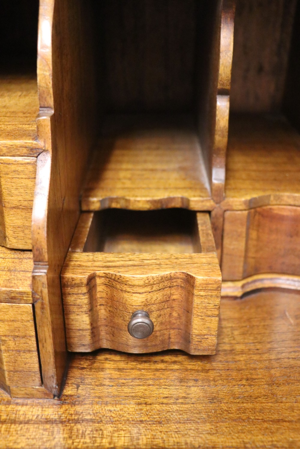Quality British oak! A lovely Georgian oak bureau. View XXV