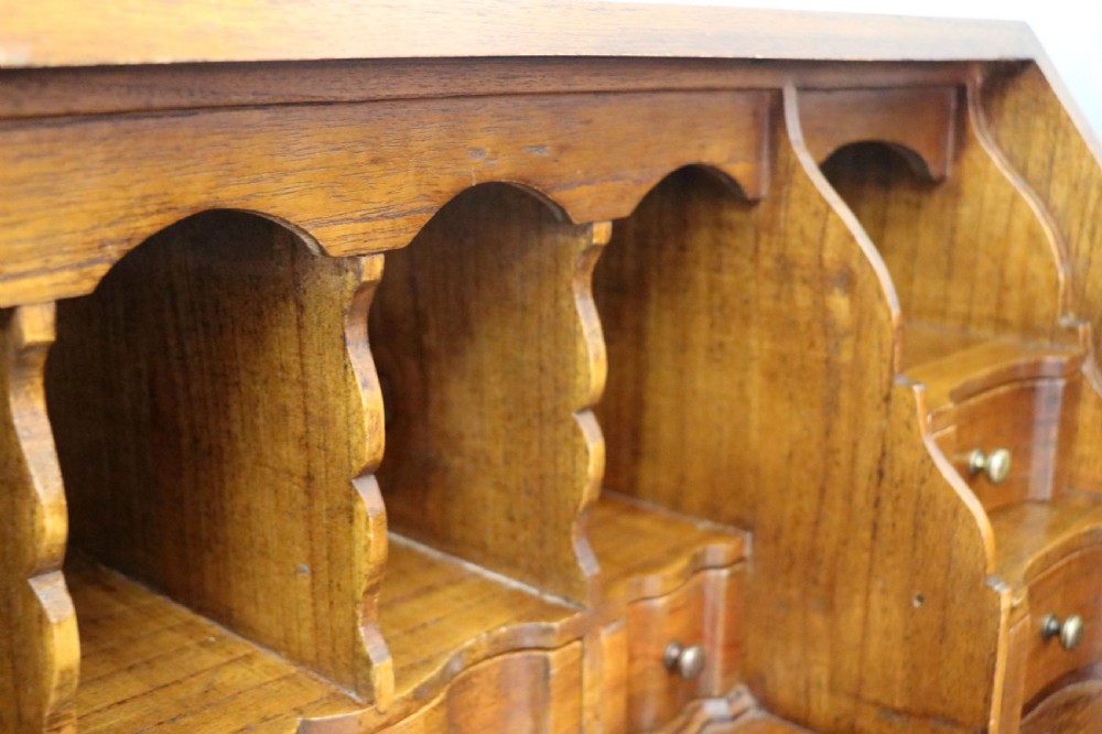 Quality British oak! A lovely Georgian oak bureau. View XXVI