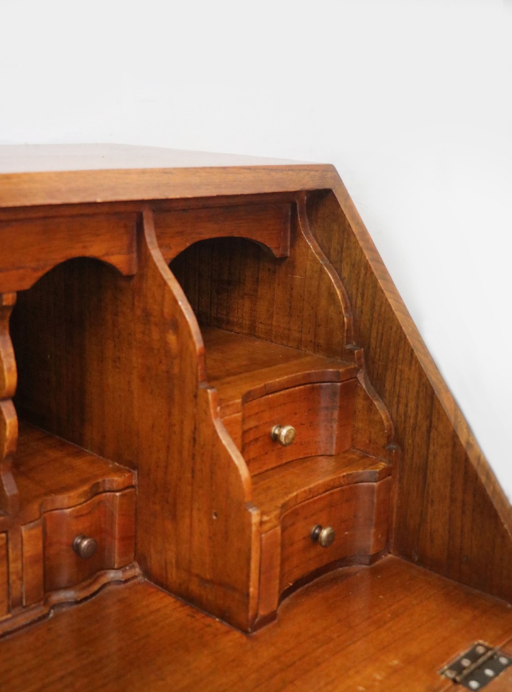Quality British oak! A lovely Georgian oak bureau. View XXVII