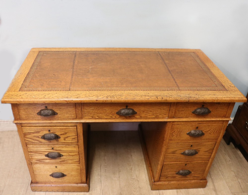 Victorian quality! A lovely late 19th century light oak twin pedestal desk. 