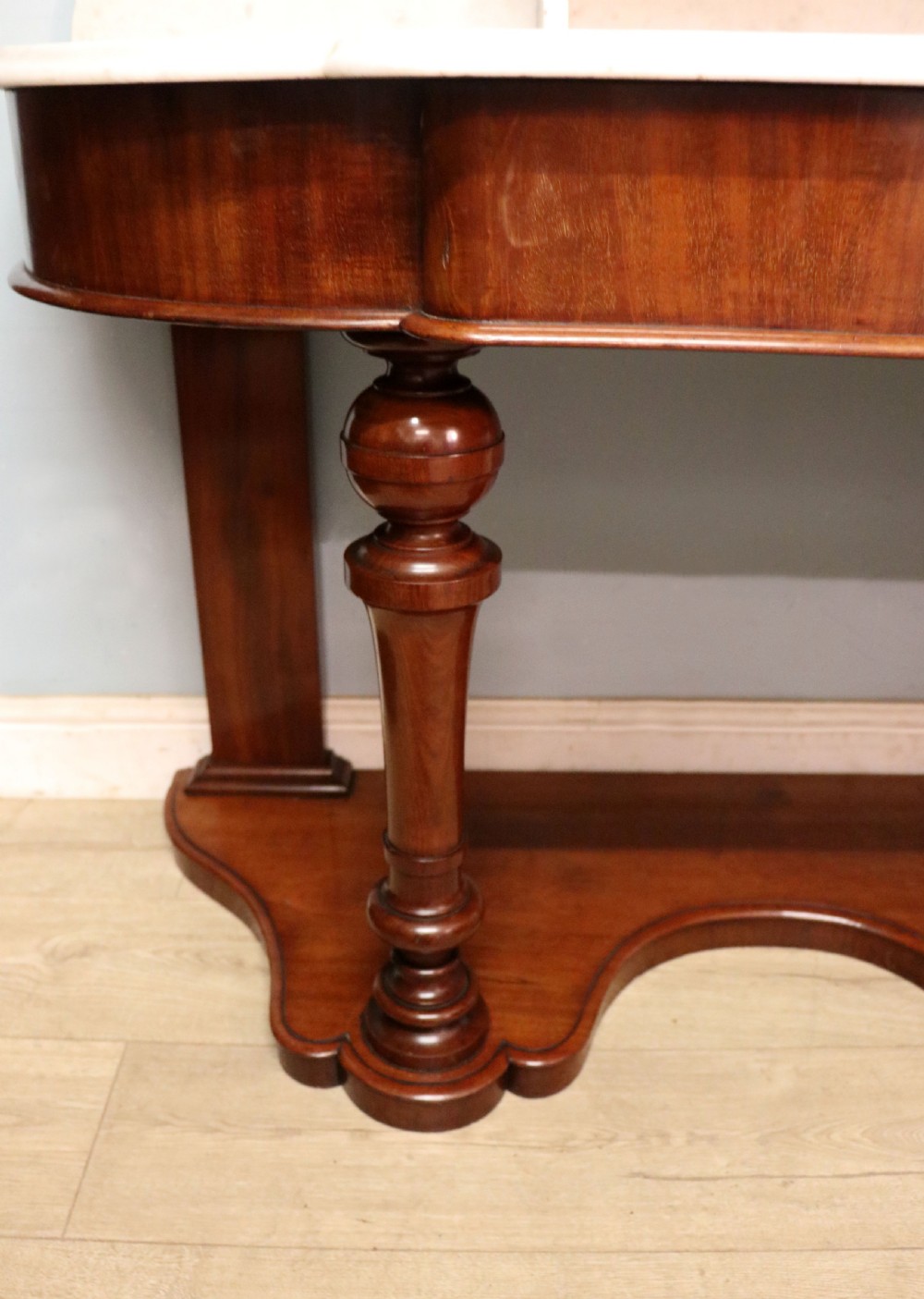 A lovely mahogany framed Duchess type washstand. View XI