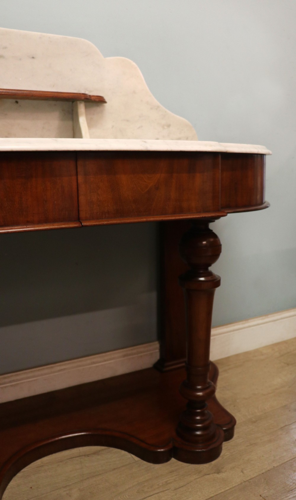 A lovely mahogany framed Duchess type washstand. View XIII
