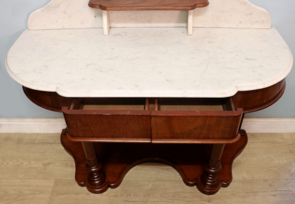 A lovely mahogany framed Duchess type washstand. View VIII