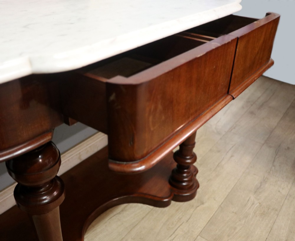 A lovely mahogany framed Duchess type washstand. View XII