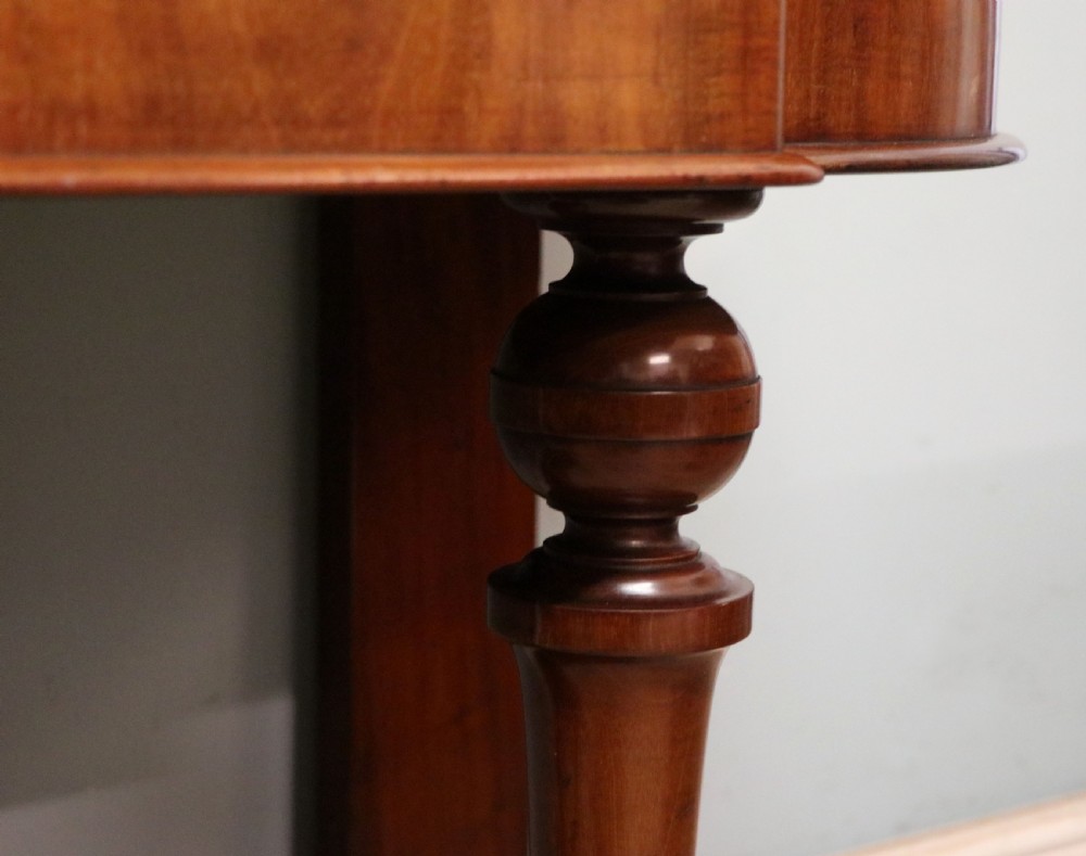 A lovely mahogany framed Duchess type washstand. View XV