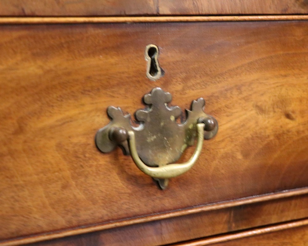 A lovely Georgian style bachelors’ chest of small proportions.  View XVII