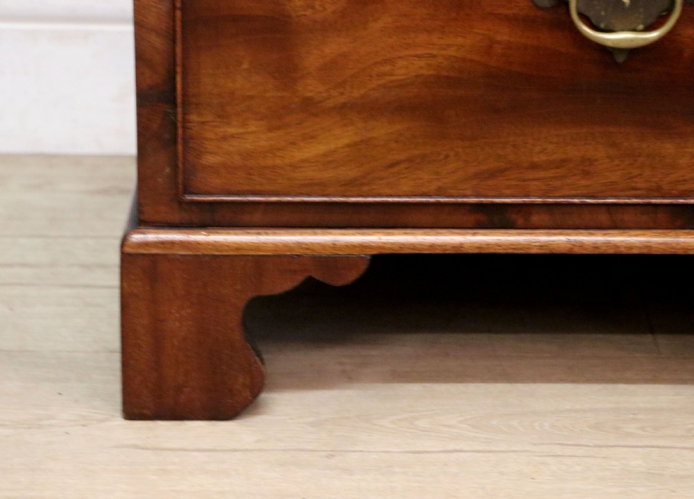 A lovely Georgian style bachelors’ chest of small proportions.  View XIX