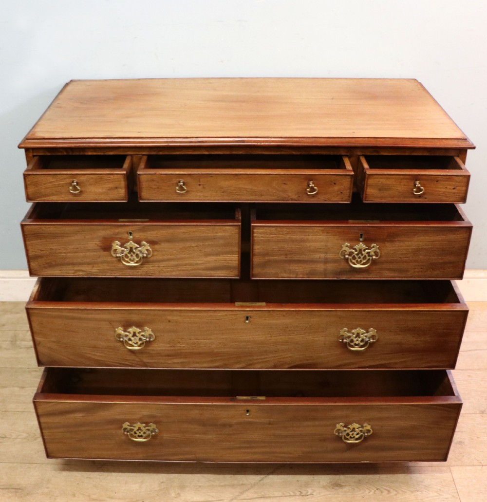 A lovely early 19th century mahogany chest. View IV