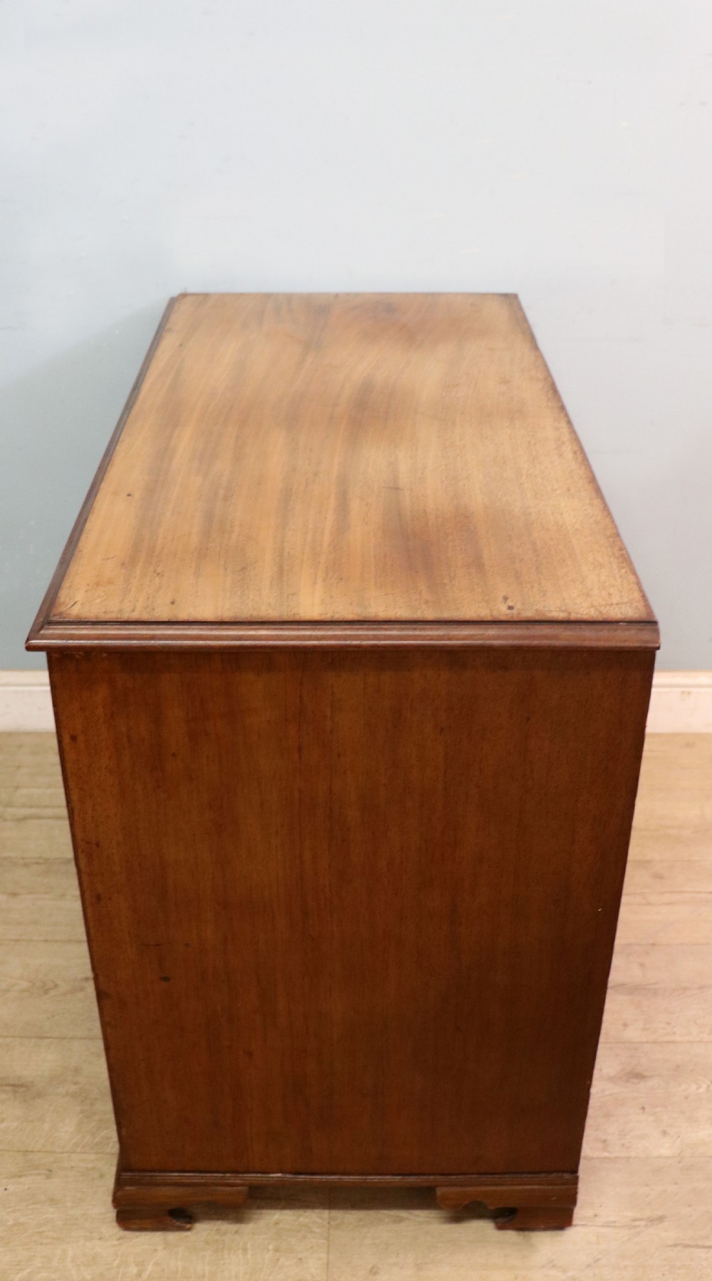 A lovely early 19th century mahogany chest. View VII