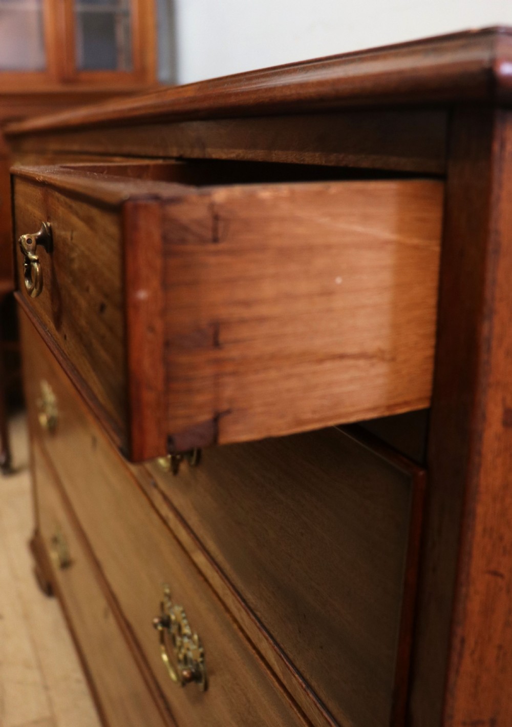 A lovely early 19th century mahogany chest. View XIII