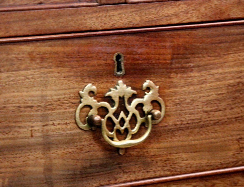 A lovely early 19th century mahogany chest. View XV
