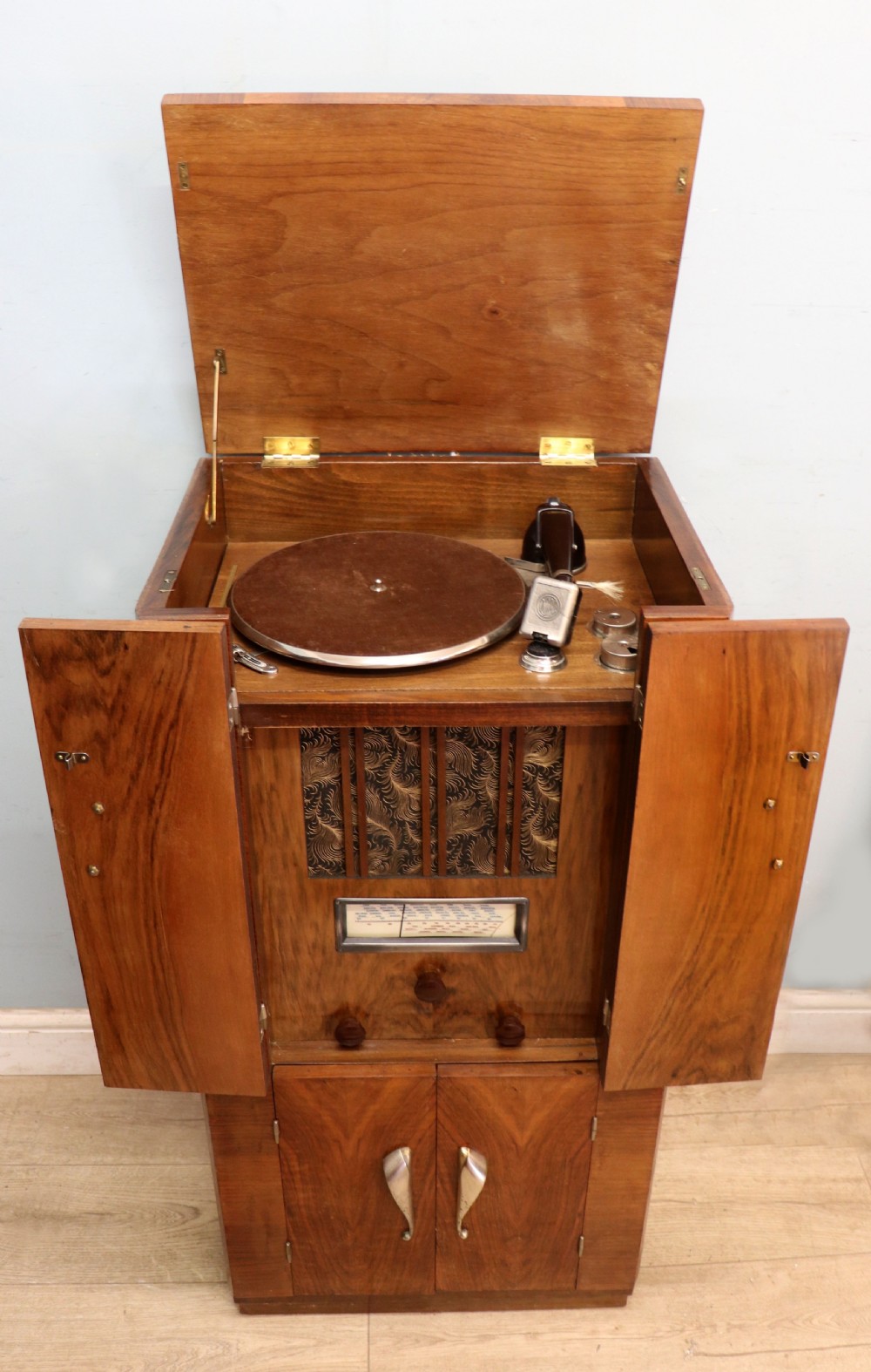 A lovely vintage French walnut cased radiogram.
