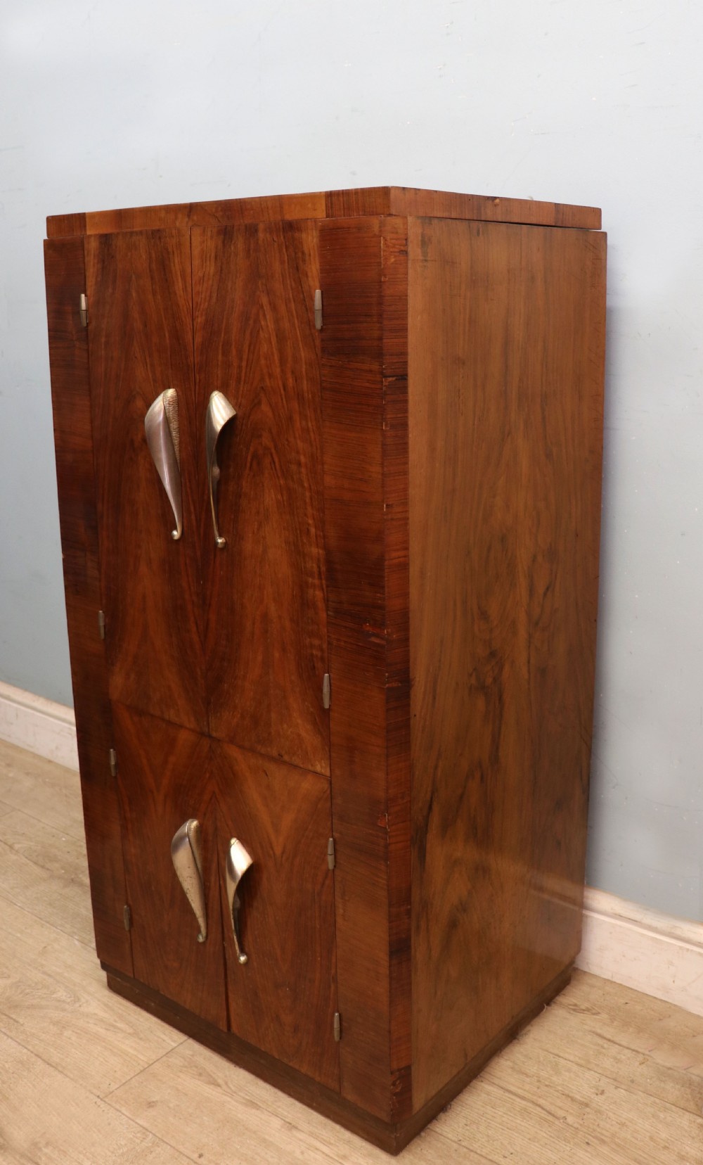 A lovely vintage French walnut cased radiogram. View VII