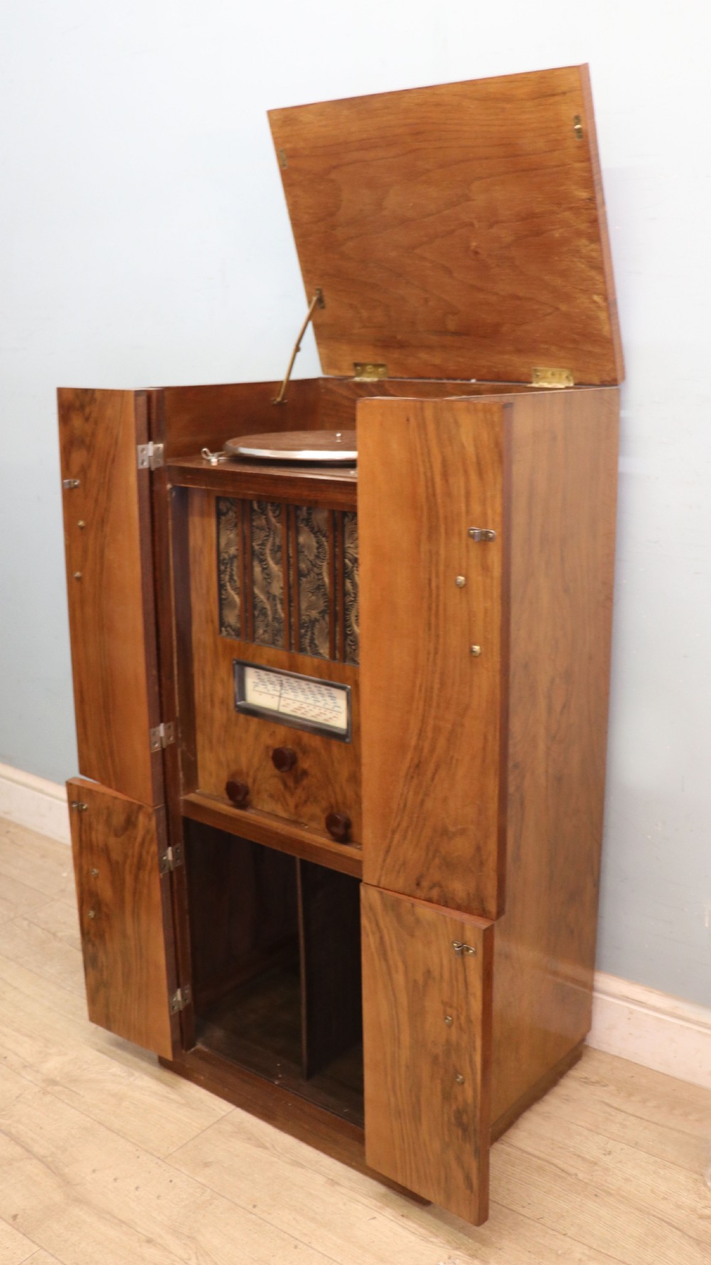 A lovely vintage French walnut cased radiogram. View IX