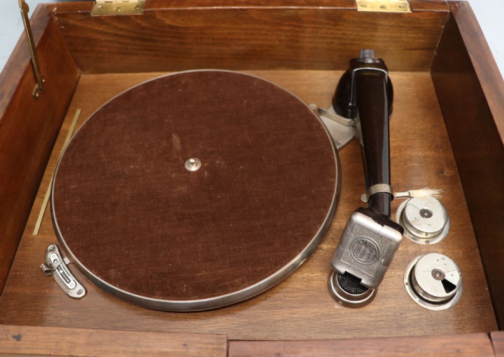 A lovely vintage French walnut cased radiogram. View XVI