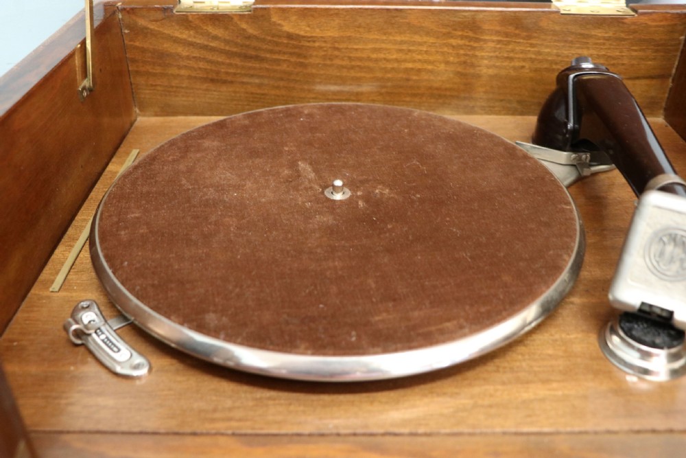 A lovely vintage French walnut cased radiogram. View XVII