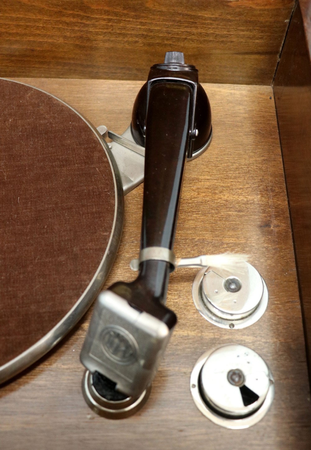 A lovely vintage French walnut cased radiogram. View XIX