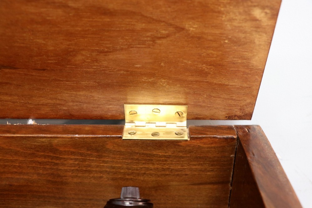 A lovely vintage French walnut cased radiogram. View XXI
