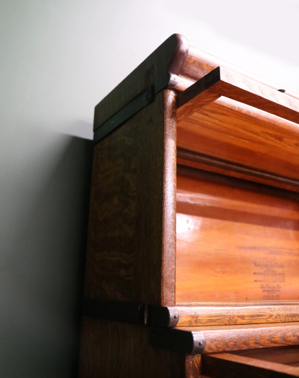 A five-tier Edwardian oak Globe Wernicke stacking bookcase with glass lift-up cabinet doors. View V