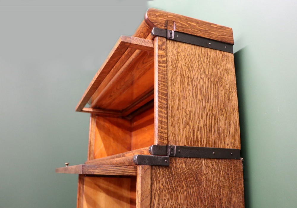 A five-tier Edwardian oak Globe Wernicke stacking bookcase with glass lift-up cabinet doors. View VI