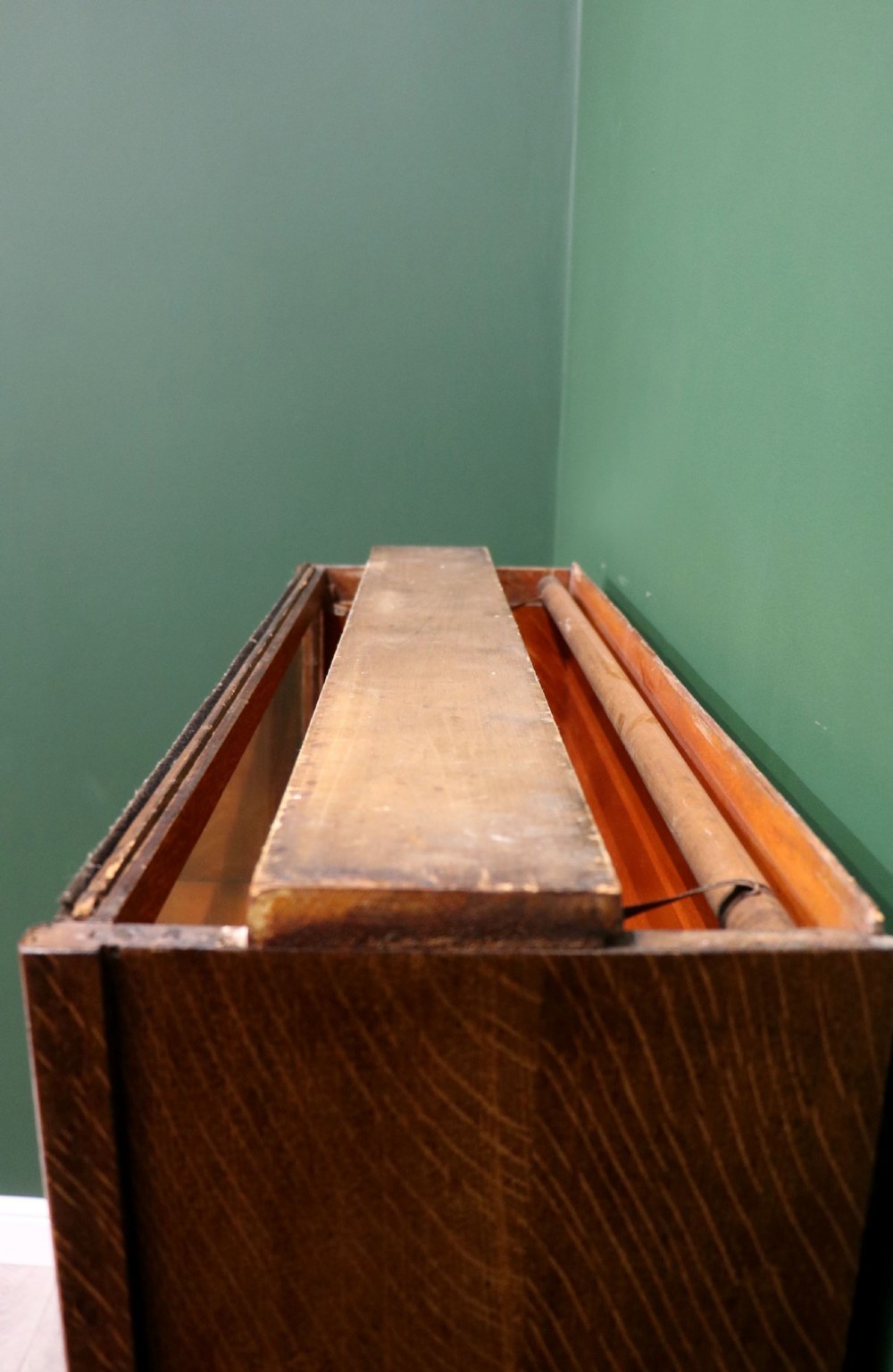 A five-tier Edwardian oak Globe Wernicke stacking bookcase with glass lift-up cabinet doors. View XII
