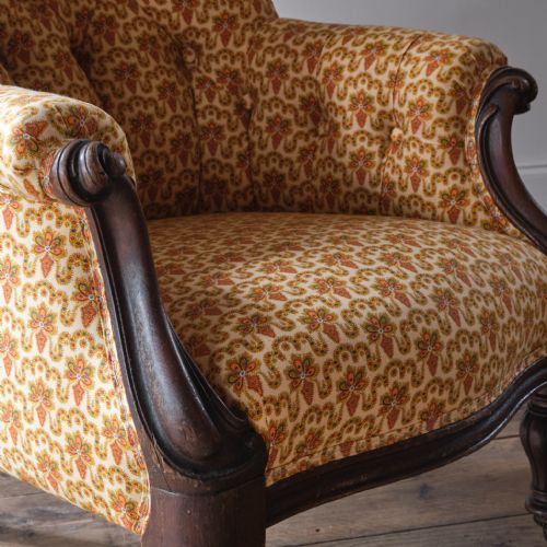 19TH CENTURY BUTTONED BACK TUB ARMCHAIR IN VINTAGE FRENCH COTTON - ADDITIONAL PHOTO 5