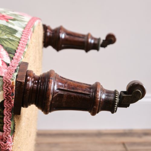 ANTIQUE ARMCHAIR IN FLORAL LINEN - ADDITIONAL PHOTO 3