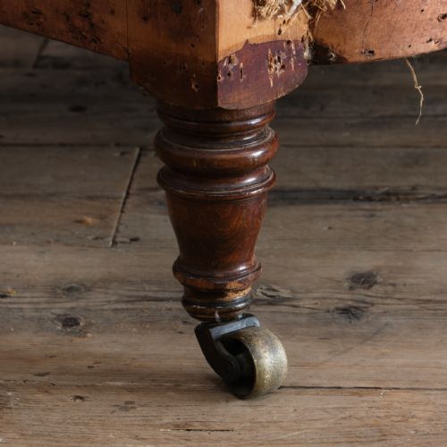 19TH CENTURY GREGOR CO CHESTERFIELD SOFA - ADDITIONAL PHOTO 8