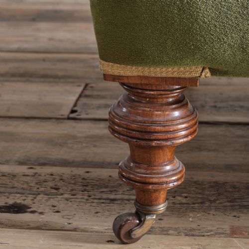 19TH CENTURY COUNTRY HOUSE CHESTERFIELD SOFA - ADDITIONAL PHOTO 6