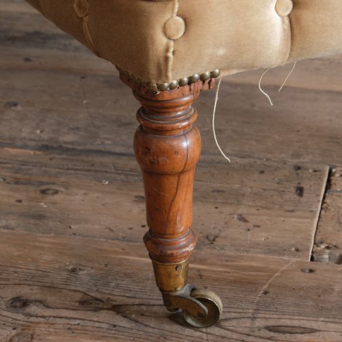 19TH CENTURY DIMINUTIVE WALNUT CHAISE LOUNGE - ADDITIONAL PHOTO 5