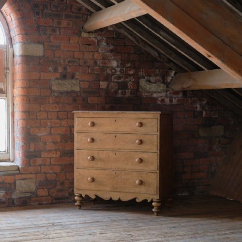 19th century pine chest of drawers in original paint - CATEGORY: ANTIQUE CHEST OF DRAWERS - DATED 1850