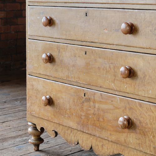 19TH CENTURY PINE CHEST OF DRAWERS IN ORIGINAL PAINT - ADDITIONAL PHOTO 6