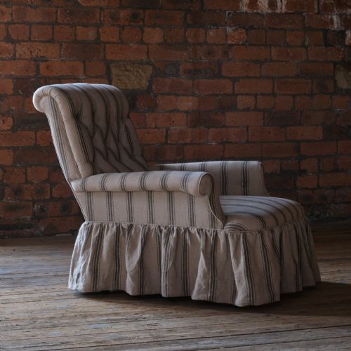 ANTIQUE DEEP SEATED HOWARD STYLE ARMCHAIR - ADDITIONAL PHOTO 2