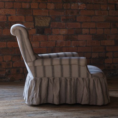 ANTIQUE DEEP SEATED HOWARD STYLE ARMCHAIR - ADDITIONAL PHOTO 3
