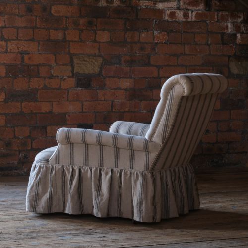 ANTIQUE DEEP SEATED HOWARD STYLE ARMCHAIR - ADDITIONAL PHOTO 5
