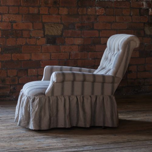 ANTIQUE DEEP SEATED HOWARD STYLE ARMCHAIR - ADDITIONAL PHOTO 6